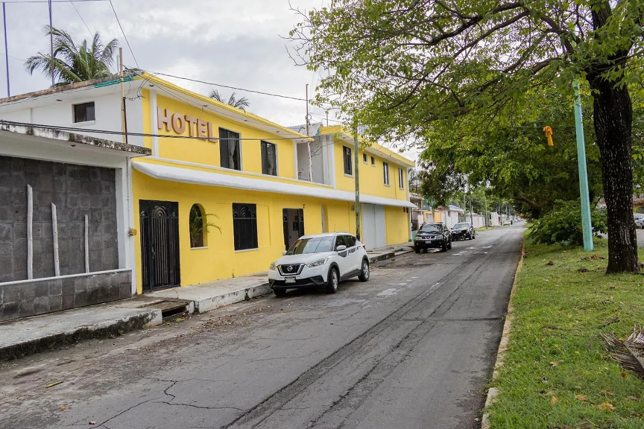 Oyo Hotel Marias,Aeropuerto Internacional De Chetumal